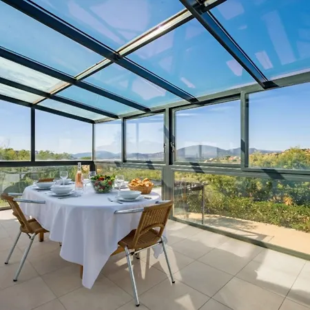 With Pool Near The Golf Course Apartman