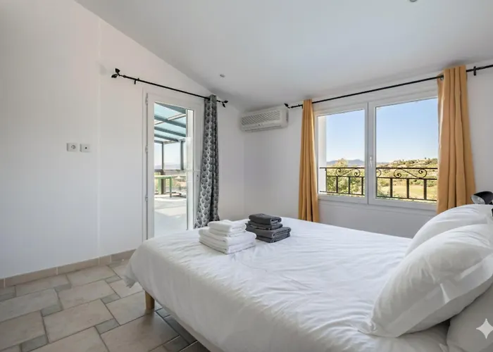 With Pool Near The Golf Course Sainte-Maxime