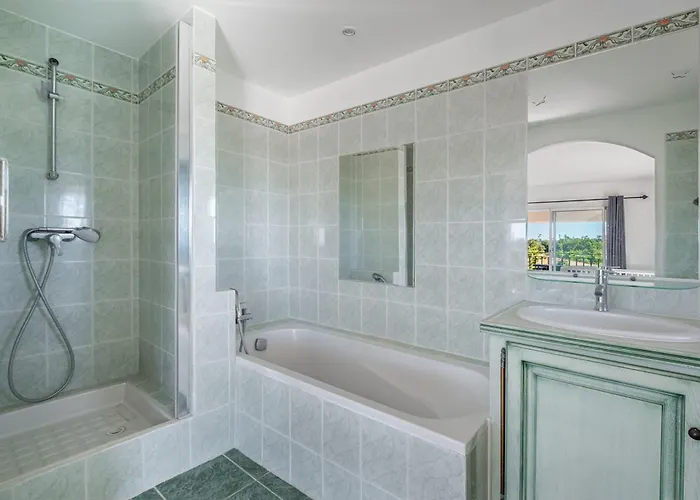 With Pool Near The Golf Course 圣马克西姆