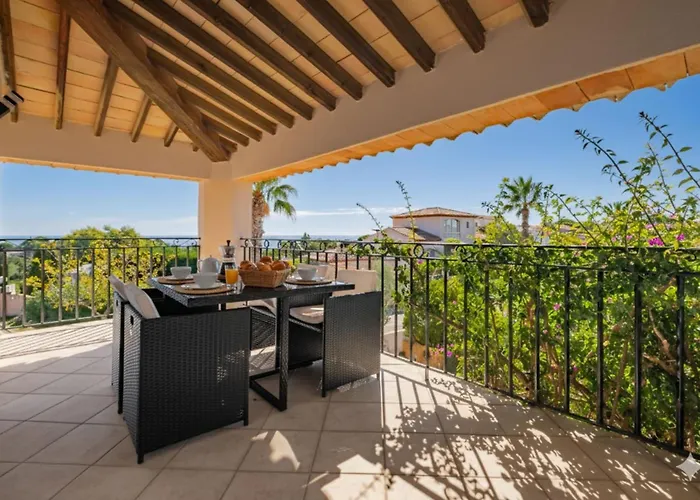 With Pool Near The Golf Course Sainte-Maxime