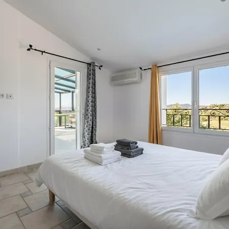 With Pool Near The Golf Course Сент-Максим