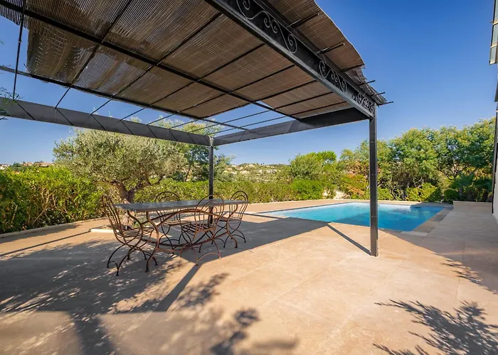 Апартаменты With Pool Near The Golf Course